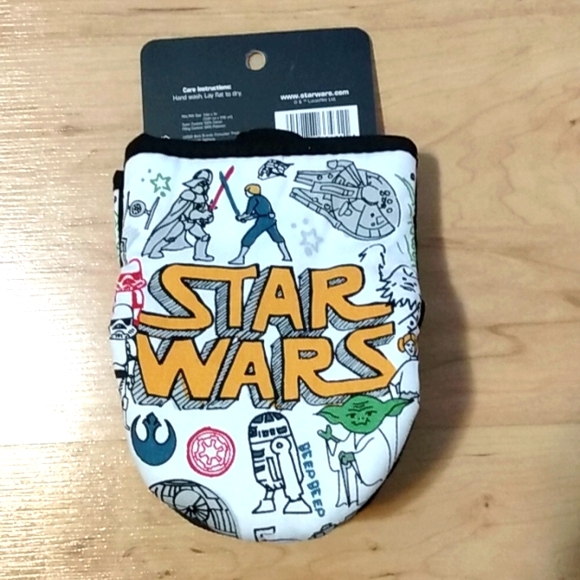 Star Wars Darth Vader Death Star 2 pack kitchen oven mitts - Picture 3 of 6